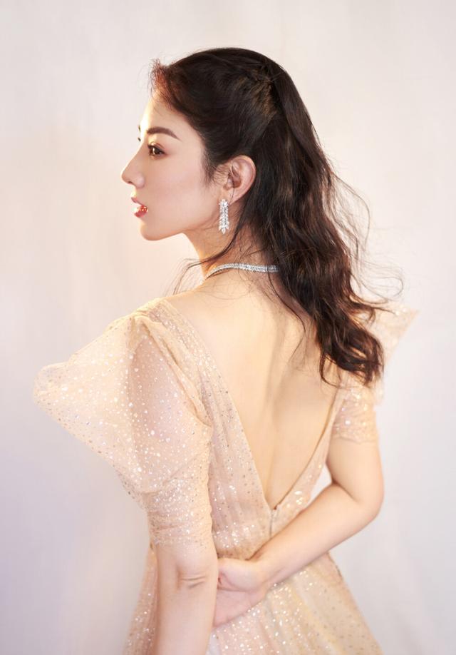 被前夫曝光私密照,如今再遇渣男,深扒黄奕六段情史,极度不适(黄奕)