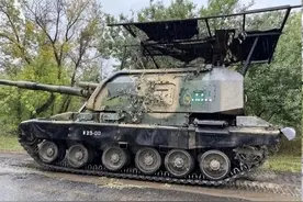 俄军制空权丧失？自行火炮被迫撑起伪装网，乌克兰无人机威胁太大图片