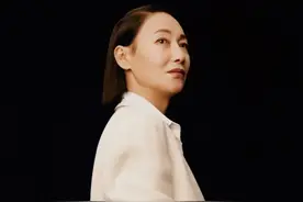 影后惠英红《GLASS》杂志封面大片，岁月质感帅气迷人图片