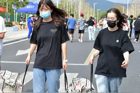 大学生感言：上学时2千块生活费嫌少，毕业后发现赚钱真的很难图片
