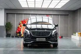 奔驰威霆大变身，三十多万的面包车化身迈巴赫款高端七座商务车图片