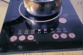 电磁炉摁开机键蜂鸣器响一下，无法加热，师傅教你如何维修图片