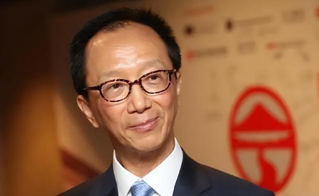 香港财神爷梁锦松，给祖国狂赚3万亿，如今为生4胎花99亿买下医院