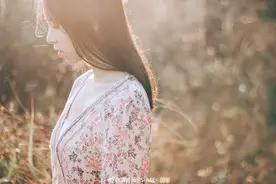 故事：见我25岁还是单身，贴心闺蜜大手一挥，把她弟弟送我做老公图片