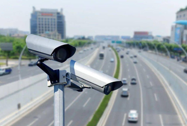路上那么多车，交警是如何发现无证驾驶的？交警：3种方法能判断