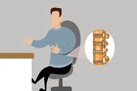 每天睡够8个小时，为什么醒来后总是腰酸背痛？或许和睡姿有关图片