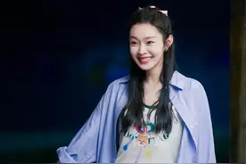 宋轶近期参加综艺的穿搭图片