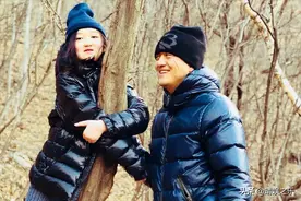 写200多份情书追天后，50岁娶娇妻老来得子，李亚鹏开挂般的人生图片
