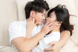 为什么男人都喜欢搂着女人睡觉呢？图片