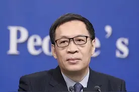 范一飞：流星飞坠图片