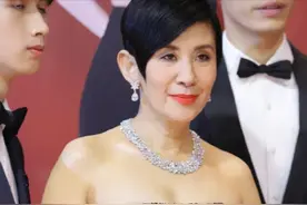 女星红毯造型：吴君如显廉价，周秀娜最心机，“豪门千金”成女神图片