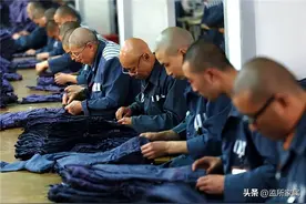 服刑人员出狱时，穿什么衣服出来？图片