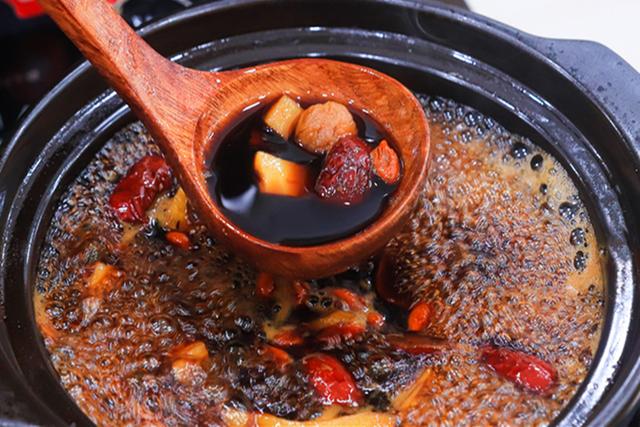 哪些食物含胶原蛋白 2026年哪些食物含胶原蛋白对皮肤好