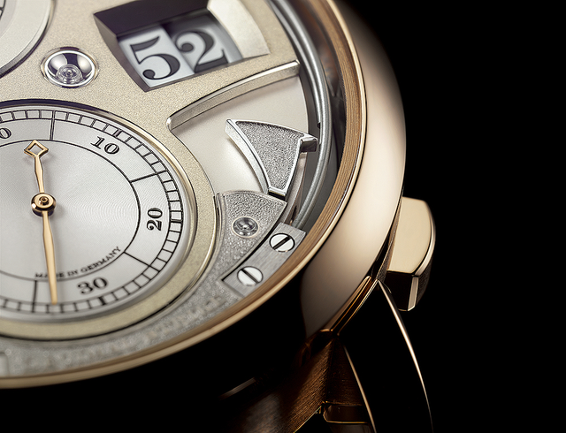 �ʸ��Ƴ� Zeitwerk Decimal Strike �������