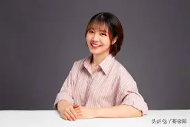 深圳教师降薪引热议，有两种不同的看法，你认为呢图片