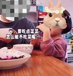 1段父女“亲密”视频疯传，评论区乌烟瘴气：这一幕早该被曝光了