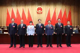大河早点看丨河南三市公布人事任免名单；郑州自来水公司日供水量再创新高；银保监会再回应个别村镇银行问题图片