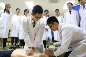 学医几年才可以真正当医生图片