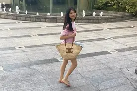 12岁的王诗龄瘦了，一双纤细的大长腿，被网友质疑是P图图片