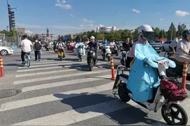 电动车上牌后，除了闯红灯，还有“四不要”，违反的会被扣车图片