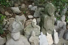 2010年湖南永州下暴雨，土中冲出奇异雕塑，这些雕塑是干什么的？图片