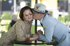 温州女富豪胡洁：前夫贪污出逃，她带女儿甘当小三，二婚嫁周立波图片