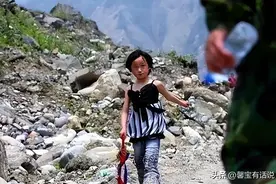 2008年汶川地震，两孤女被富商“爸爸”收养，10年后：人生蜕变图片
