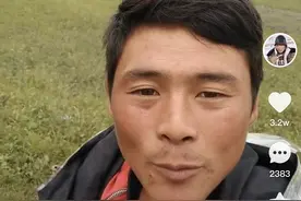 他是全网最真实的网红，白天直播放羊，晚上直播唱歌图片