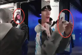 感动！继张真源给丁程鑫拍照后，丁程鑫冬奥现场和贺峻霖视频连线图片
