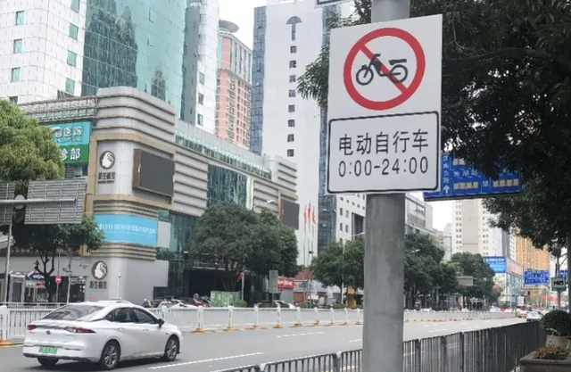 人民日报怒批！电动车管理不当，央视看不下去：别再寒了百姓的心