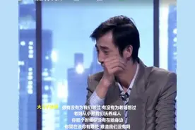 60岁老汉收养脑瘫儿20年，亲生儿子反目，病逝养子撒爱人间图片