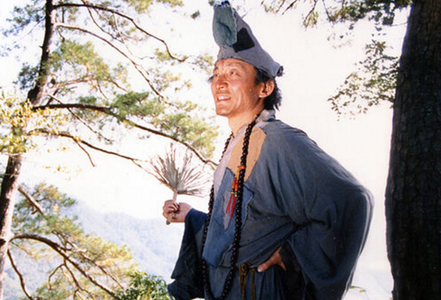 不如今天的电视剧精致,但是也非常完全和经典地拍出了那个济世救民,心