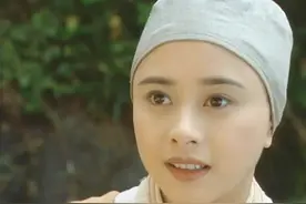 何美钿穿泳衣大秀身材！皮肤白皙细腻如少女，46岁仍未婚无儿女图片