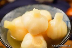 腌糖醋蒜时，蒜直接放到醋中泡就错了！多加1步，吃1年也不会坏图片