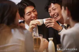 每天晚上都要喝二三两白酒，这样对身体有好处？医生告诉你事实图片