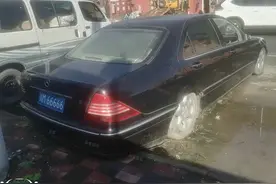 四川最惨的奔驰S350，豪车停在天津几年未开动，66666靓牌很抢眼图片