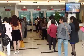 揭秘银行“潜规则”！宁愿让客户排队，也不愿多开几个窗口？图片