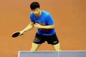 都被这个细节误导了，你以为马龙夹大臂了？其实他动作稳得一批图片