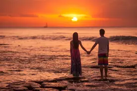 9首经典爱情诗词：愿我如星君如月，夜夜流光相皎洁！图片