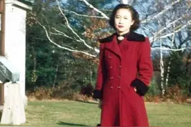 49年，杜致礼在美国留影，那时还没结婚，气质不凡不愧是名将之女图片