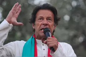 巴基斯坦数万民众游行，抗议亲华总理被罢免，赵立坚回应让人踏实图片