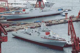 当着解放军面，美方对055大驱赞不绝口，标注巡洋舰更显出尊重图片