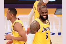 裁判报告湖人又获利，詹姆斯关键走步未吹罚，库里错失追平机会图片