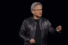 英伟达CEO黄仁勋换了件皮衣：蜥蜴压花小牛皮，售价8990美元图片