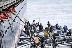 2010年索马里海盗误抢俄罗斯油轮，还全是中国石油，最后咋处理？图片
