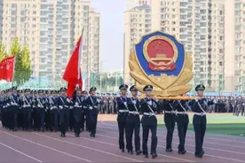 经历了7个寒冬酷暑，30岁辅警突然离职，谈及原因不禁使人泪目图片