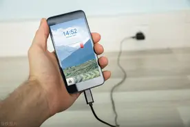 不管什么手机，充电时牢记5个事项，不然手机离“报废”不远了图片