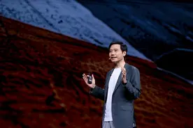 雷军再谈小米造车经历：拒绝拿投资 考了赛照、学了漂移图片