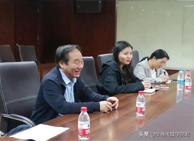 头文科技与华商传媒学院举办产教融合洽谈会暨授牌仪式