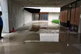 台湾新竹5亿新台币建的灵骨塔遇雨淹水，四千个牌位受影响图片